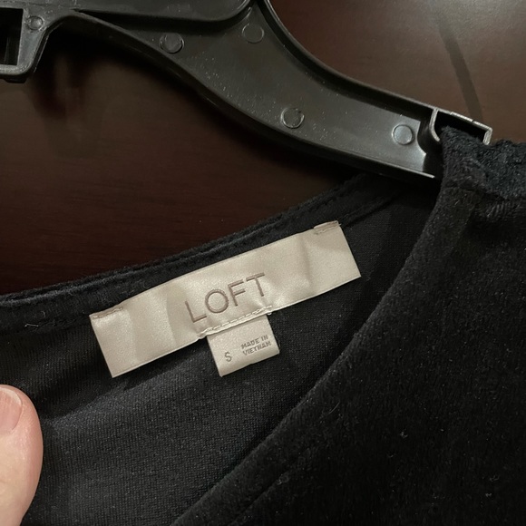 Loft. Velvet feeling short sleeve. - Picture 3 of 4